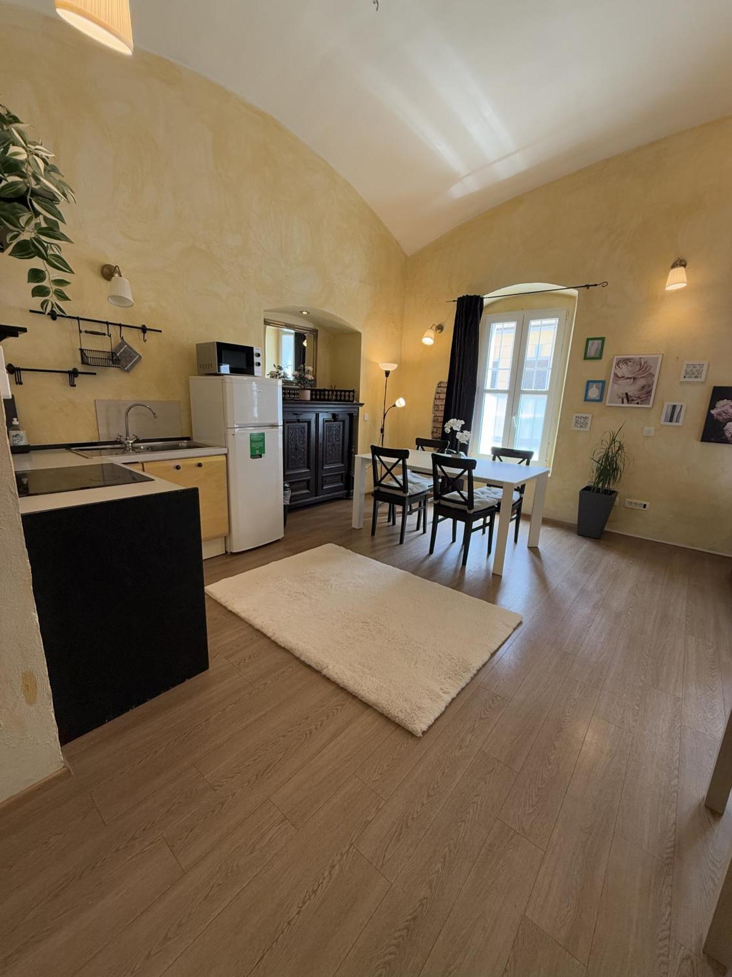 Oasis-with Parking Apartment